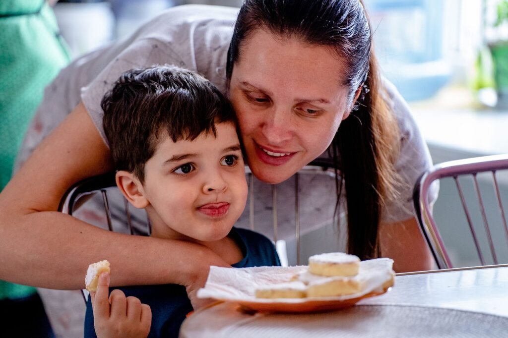 breakfast, mother, boy-6981760.jpg