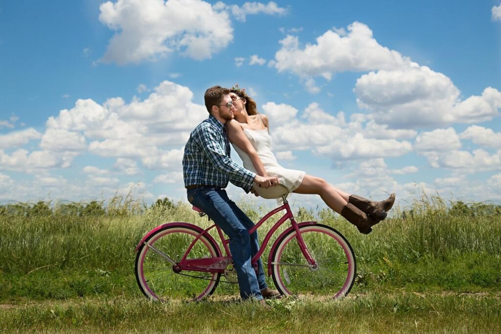 couple, romance, bike-1718244.jpg