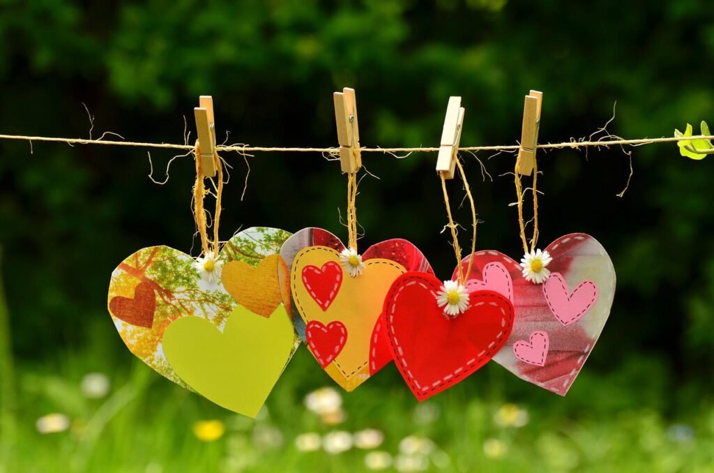 hearts, clothespins, clothesline-1450300.jpg